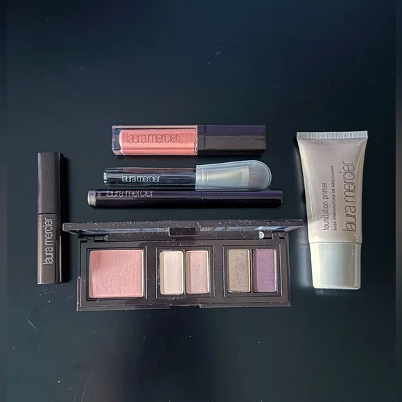 Laura Mercier Colour Essentials Kit - Picture 4 of 4